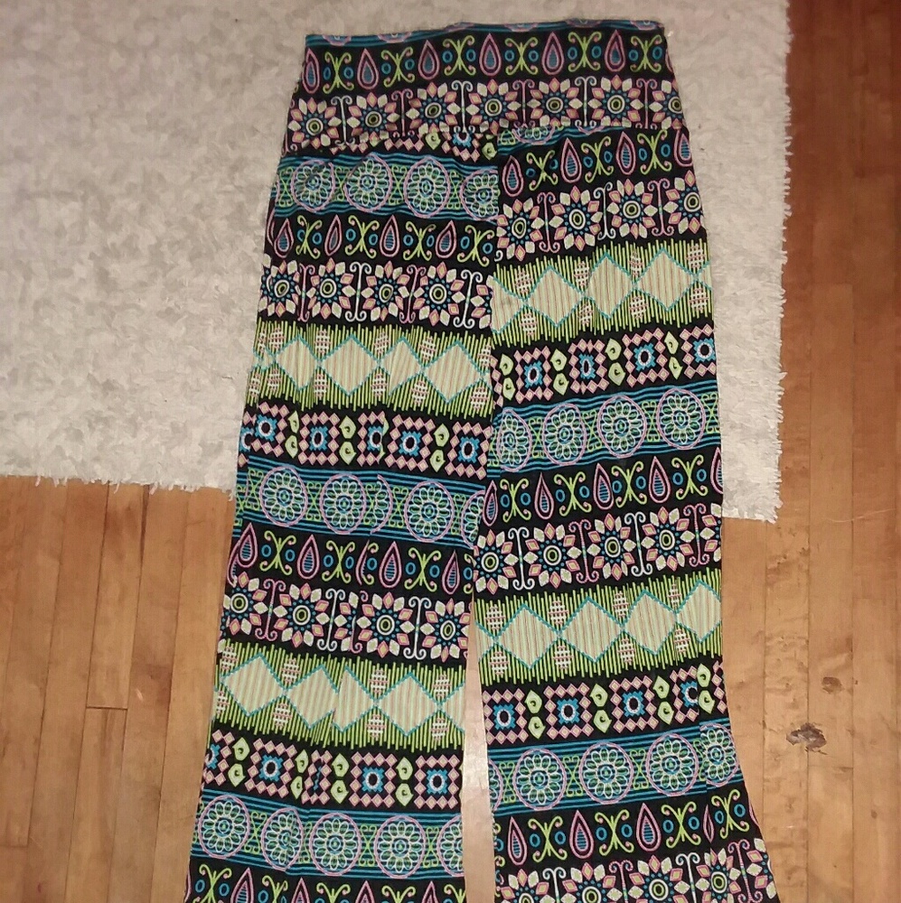 🌻 FLOWY PATTERNED PANTS 🌻 3 FOR  $15 🌻